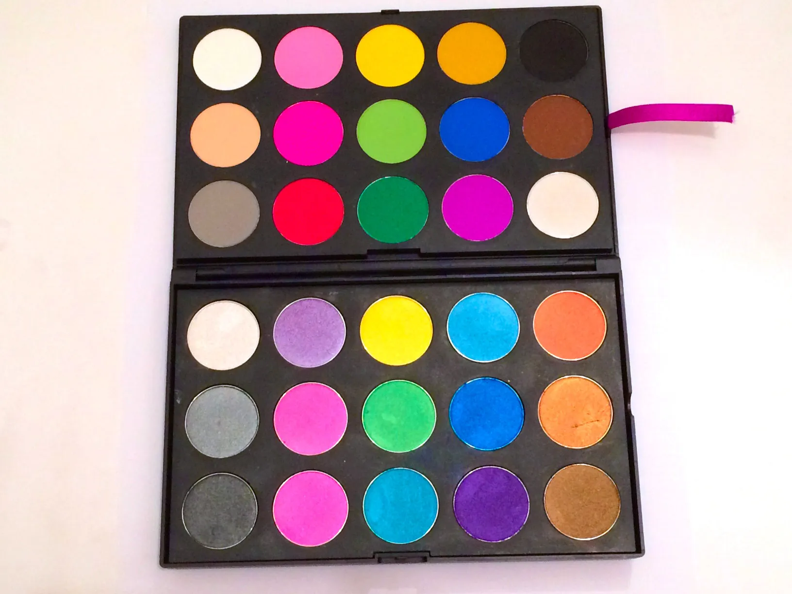 *HUGE DEAL!*  UNICORN SUGAR SKULL (30 PC Matte/Shimmer Pressed Palette)